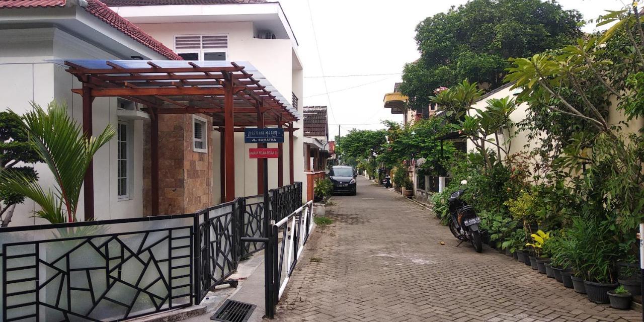 Omah Inap D24 Syariah Near Universitas Aisyiah Yogyakarta Mitra Reddoorz Sleman  Dış mekan fotoğraf